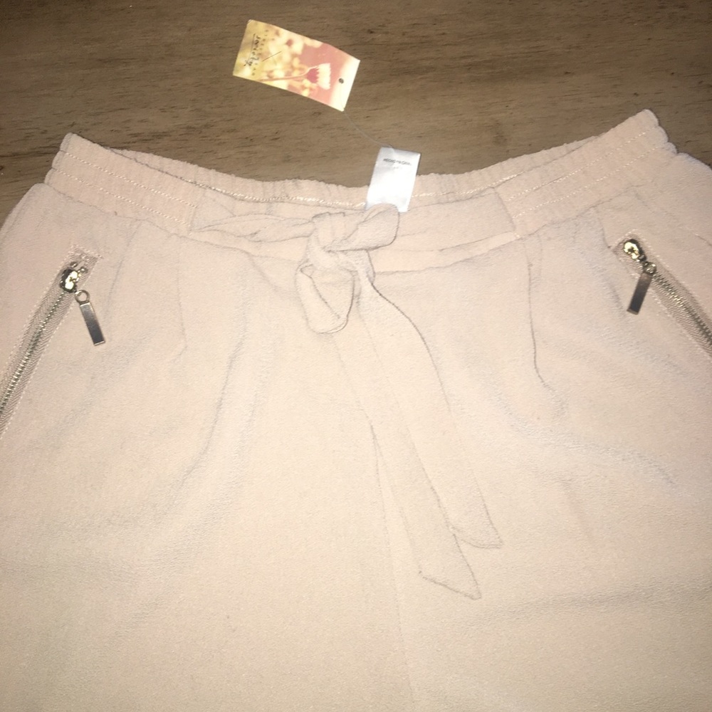 Shorts - Picture 4 of 5